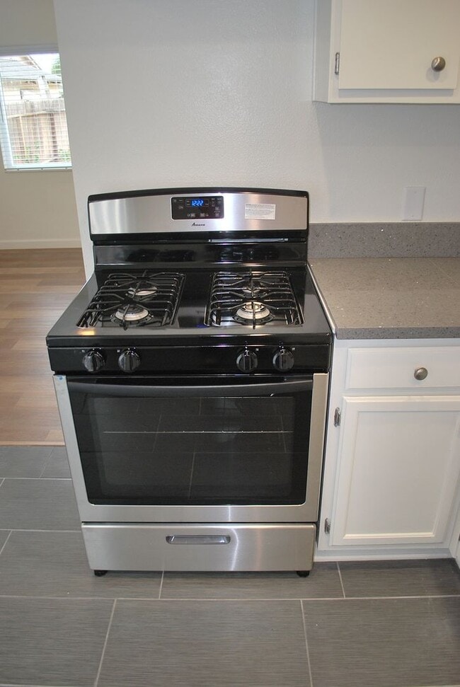 Building Photo - 822