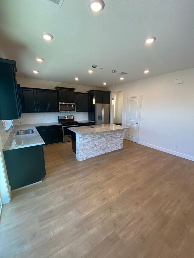 Building Photo - Beautifully upgraded Rocklin 4 Bedroom Home with Owned 15 Panel 5kwh Solar!