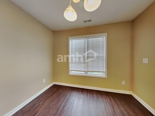 Building Photo - 4004 Pearl Rd