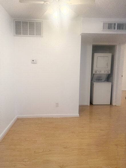 Building Photo - 11201 Lynbrook Dr