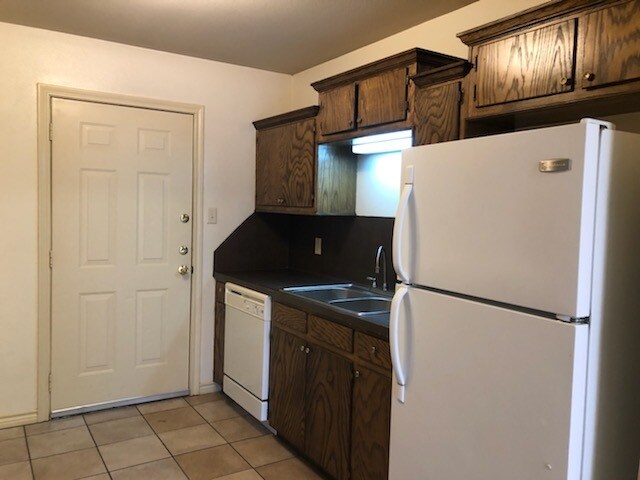 Building Photo - 1034 San Saba St