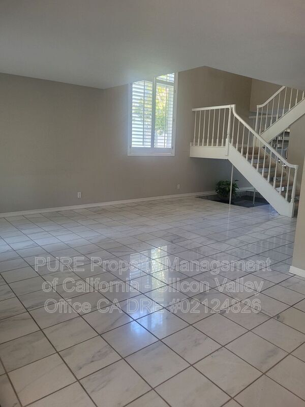 Building Photo - 114 Casa Grande