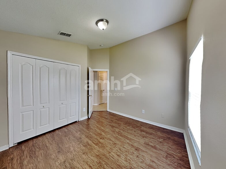 Building Photo - 2600 Deck Ave