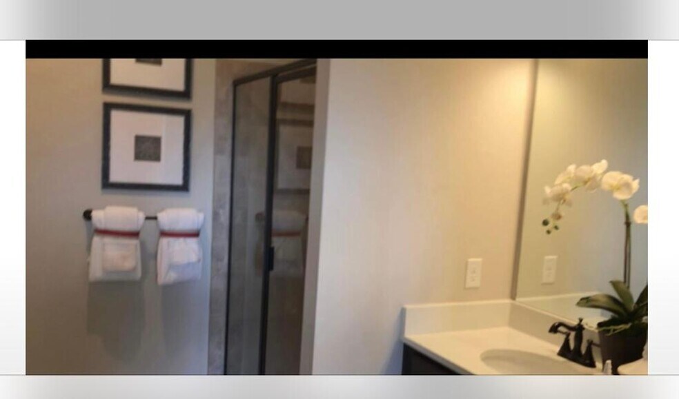 Building Photo - 125 Lake Smart Cir