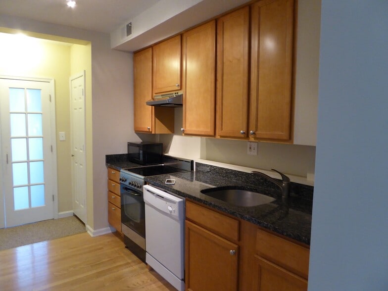 Building Photo - 118 3rd St NE