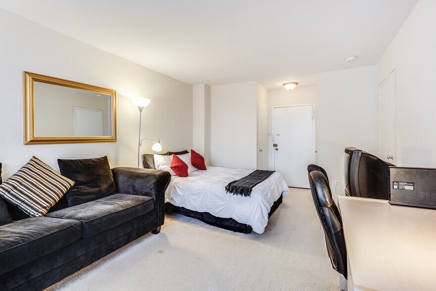 Building Photo - 1121 ARLINGTON Blvd