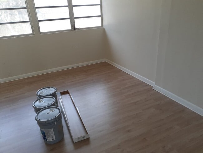 Building Photo - 223 SW 14th Pl