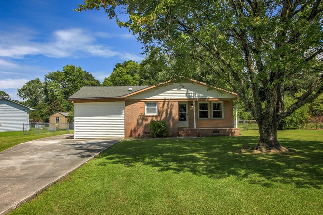 Primary Photo - 105 Sandy Ln