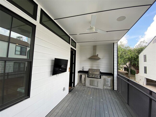 Building Photo - 2908 Cole St