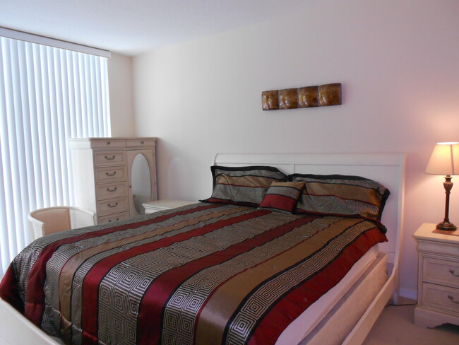 Building Photo - 625 Casa Loma Blvd