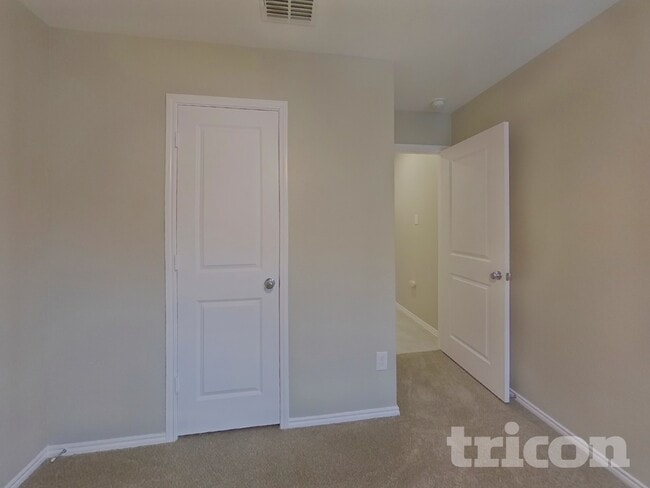 Building Photo - 2504 Bunkerton Dr