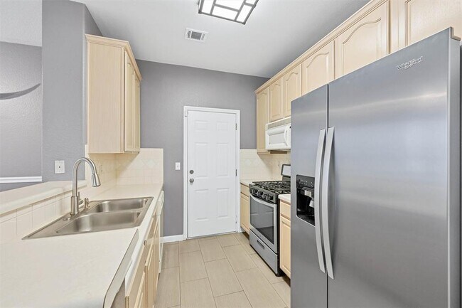 Building Photo - 2100 Pipers Field Dr