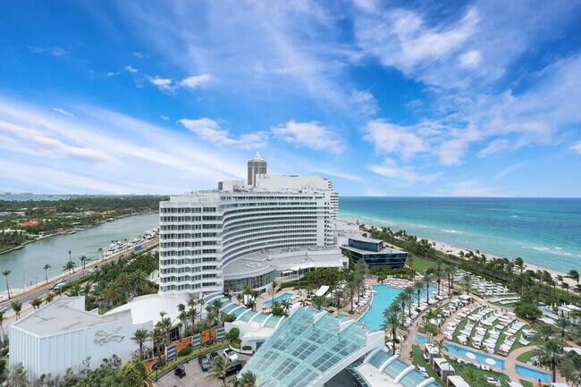 Building Photo - 4401 Collins Ave