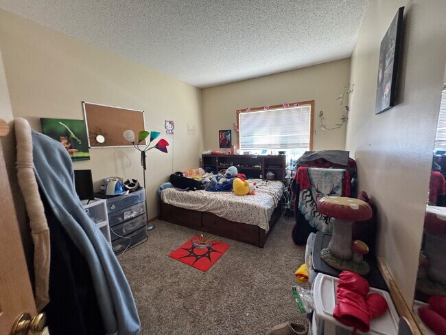 Building Photo - High Ceilings Townhouse Retreat: Spacious 2-Bed, 2-Bath Gem in Woodbury!