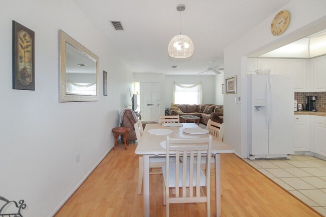 Building Photo - Beach Manor Villas Annual Condo for Rent