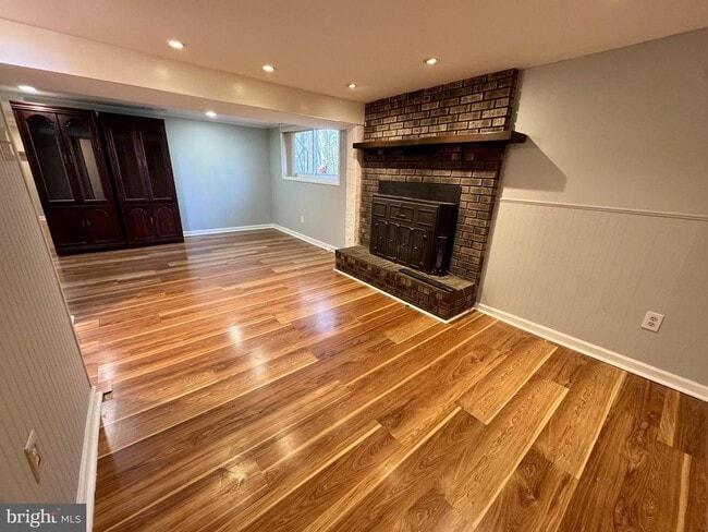 Building Photo - 722 Glenside Dr