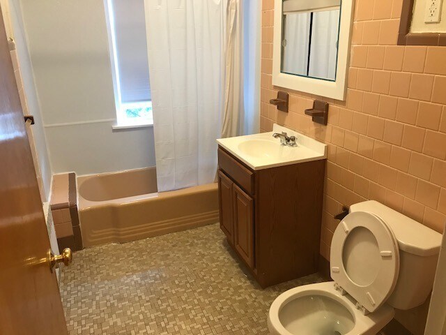 Building Photo - 1834 Beacon St