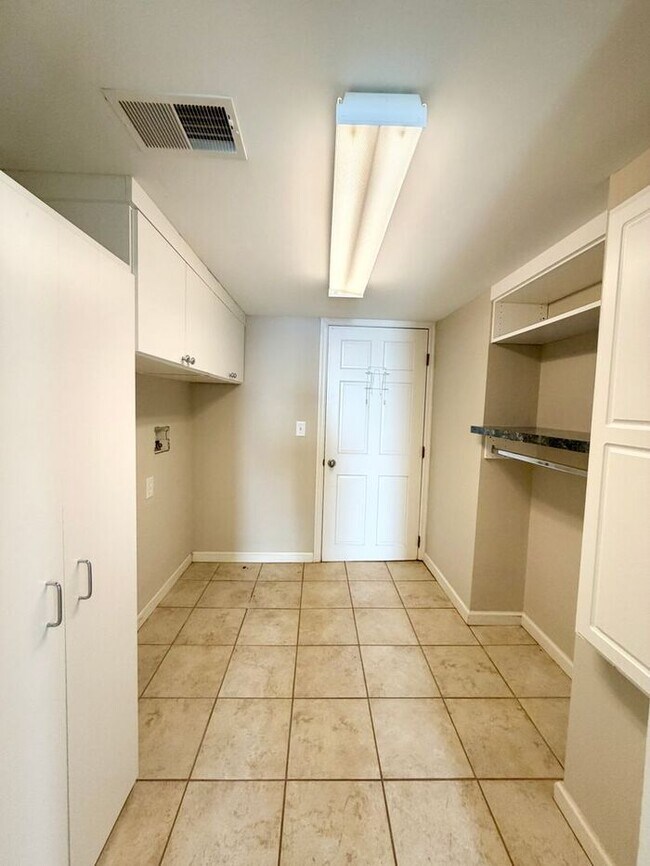 Building Photo - Lake Murray - Irmo - Offering Self Guided Tour with RENTLY!