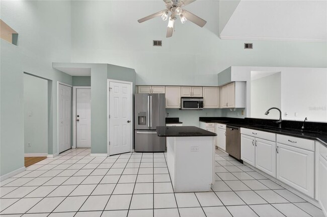 Building Photo - 4517 Oak River Cir