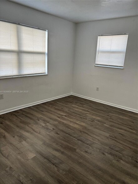 Building Photo - 2520 NE 181st St