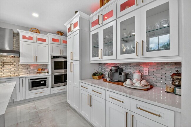 Building Photo - 9167 Oak Alley Dr