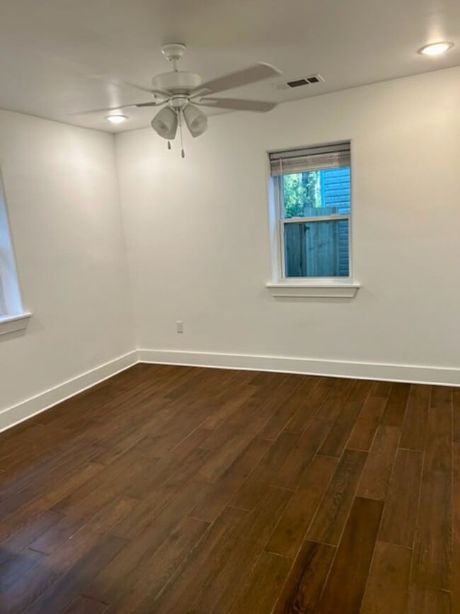 Building Photo - 1018 W 25th Ave