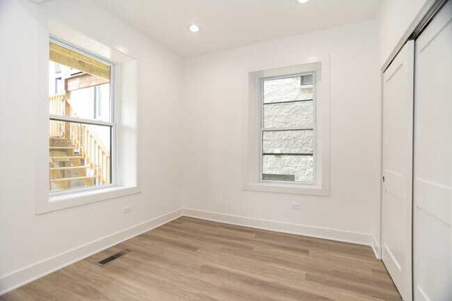 Building Photo - 1723 W Pierce Ave