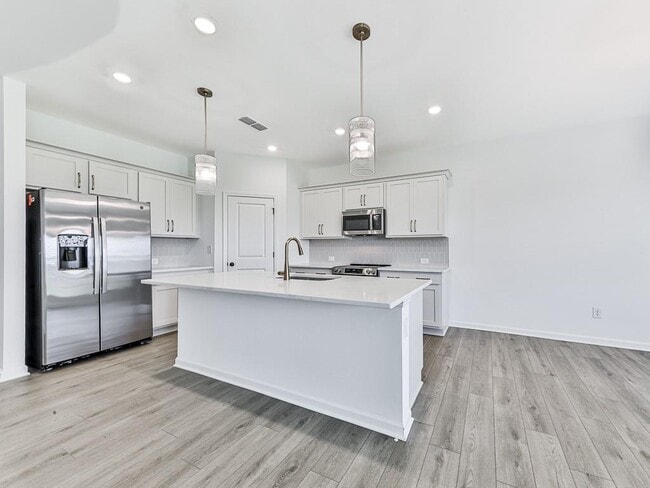 Building Photo - 611 Elwick Ln