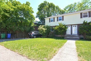 Building Photo - 118 Edinboro St