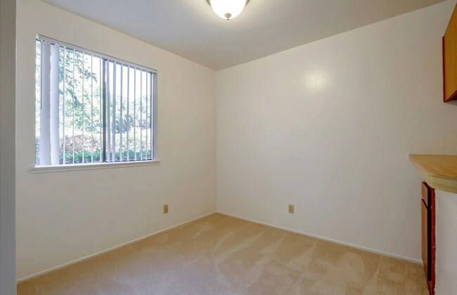 Building Photo - 1158 Honey Trl