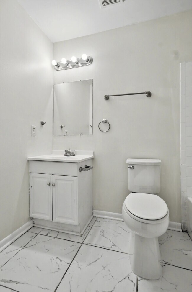 Building Photo - 740 Fleming Rd