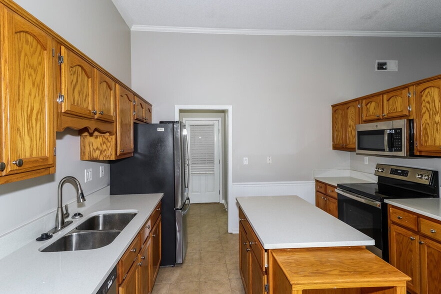 Building Photo - 7658 Shadow Hills Dr