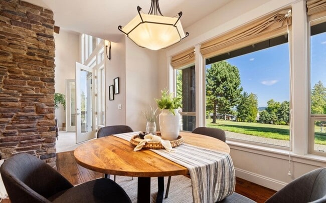Building Photo - Beautiful Home in Semiahmoo!