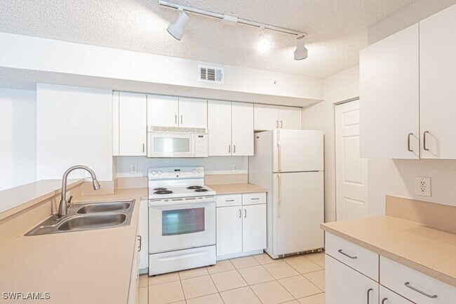 Building Photo - 1810 Florida Club Cir