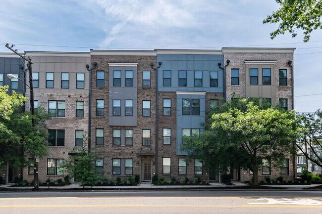 Building Photo - For Rent: Modern 3-Bedroom Condo in Richmond