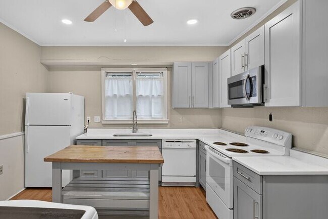 Building Photo - 3 Bedroom House in Olympia