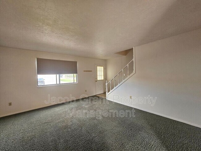 Building Photo - 360 N Fanning Ave