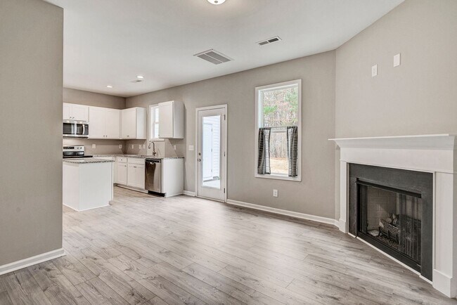Building Photo - MOVE IN READY! BRAND NEW 4 bedroom 2.5 bat...