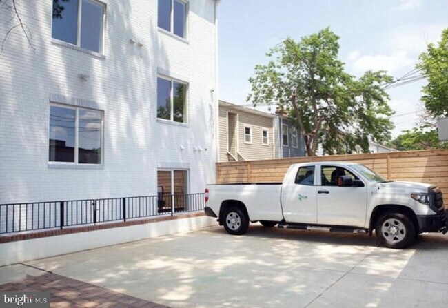 Building Photo - 1701 Trinidad Ave NE