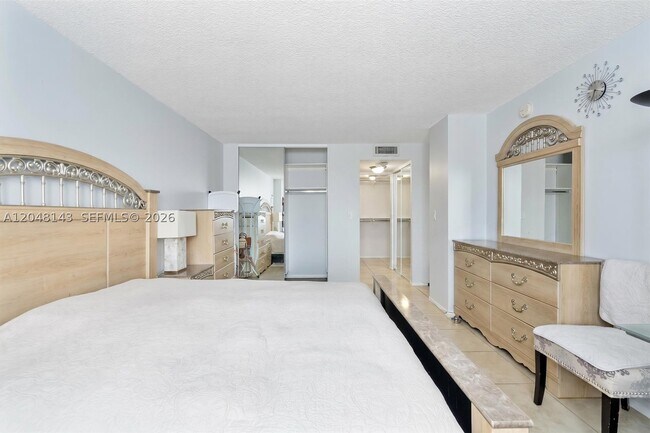 Building Photo - 250 174th St