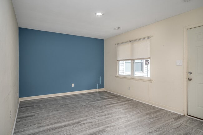 Building Photo - 1328 Maple St