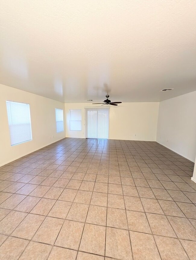 Building Photo - AVAILABLE NOW!!! - Roomy single story 4 bedroom home for rent in Pecan Creek!