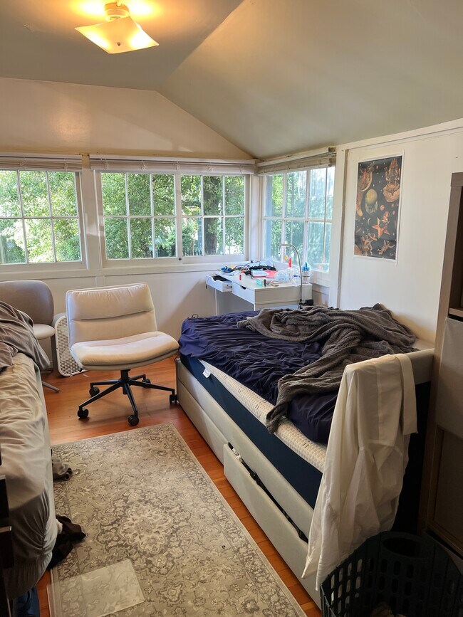 Building Photo - 1733 La Loma Ave