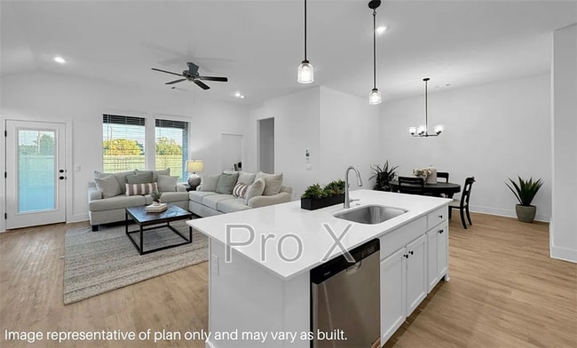 Building Photo - 2431 Longfellow Dr