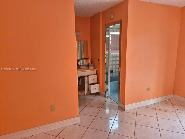 Building Photo - 440 E 23rd St