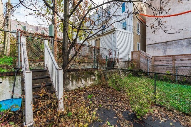 Building Photo - 3943 Terrace St