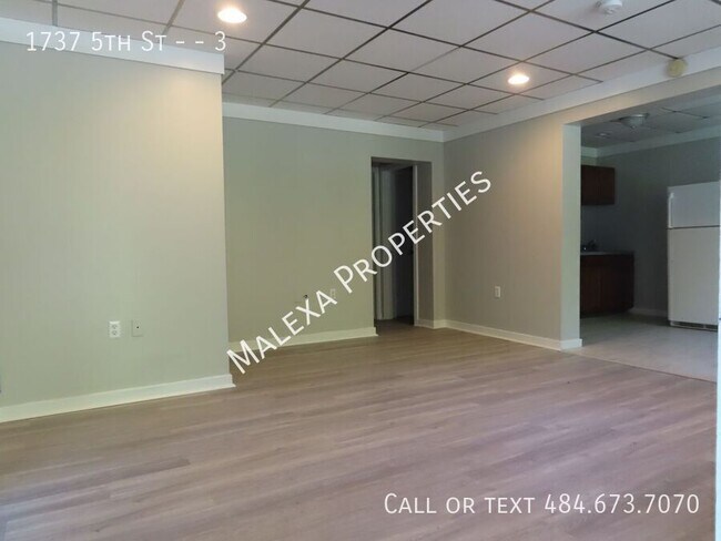 Building Photo - 1737 5th St