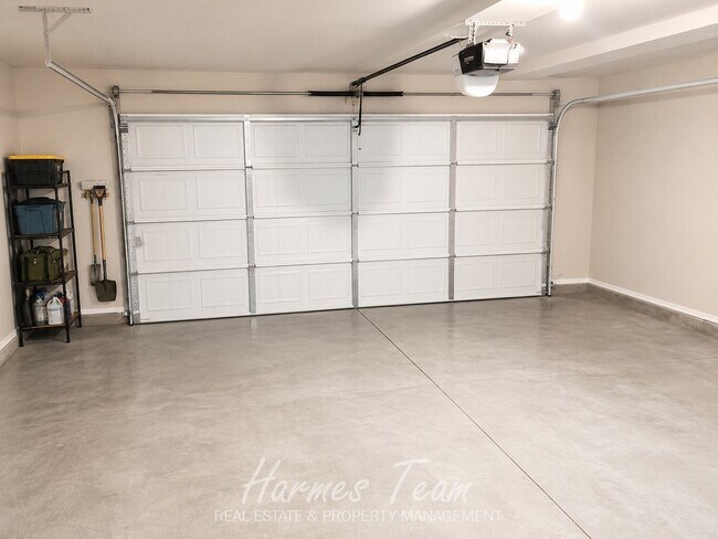 Building Photo - Beautiful 2 Bed Home | 2-Car Garage | Large Kitchen Island | Mountain Views