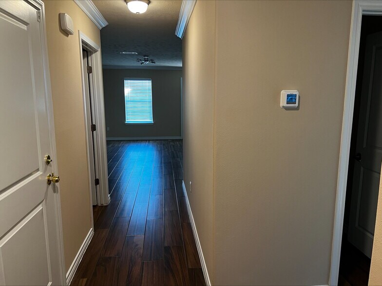 Building Photo - 2610 Saint Helena St