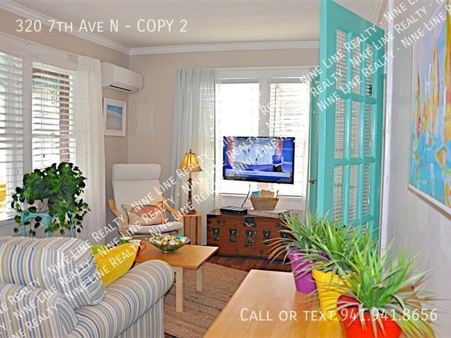 Building Photo - 320 7th Ave N